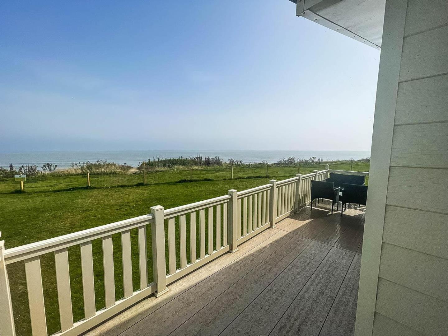 Stunning 6 Berth Lodge With Sea Views For Hire At Skipsea Sands Ref 41136Nf Barmston Exteriör bild
