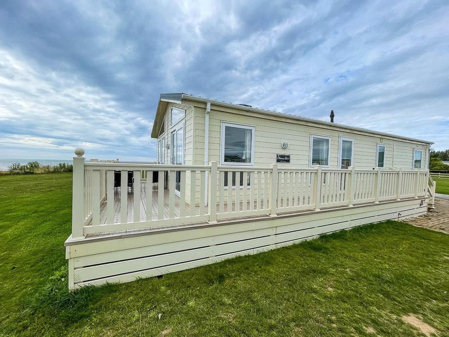 Stunning 6 Berth Lodge With Sea Views For Hire At Skipsea Sands Ref 41136Nf Barmston Exteriör bild